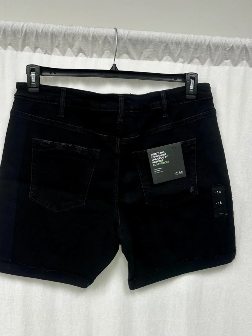 NWT Silver Jeans Sure Thing Long Shorts 18W Black Denim High Rise 7.5